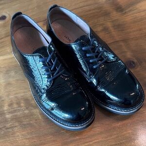 Taos Footwear Black Patent Leather Flats